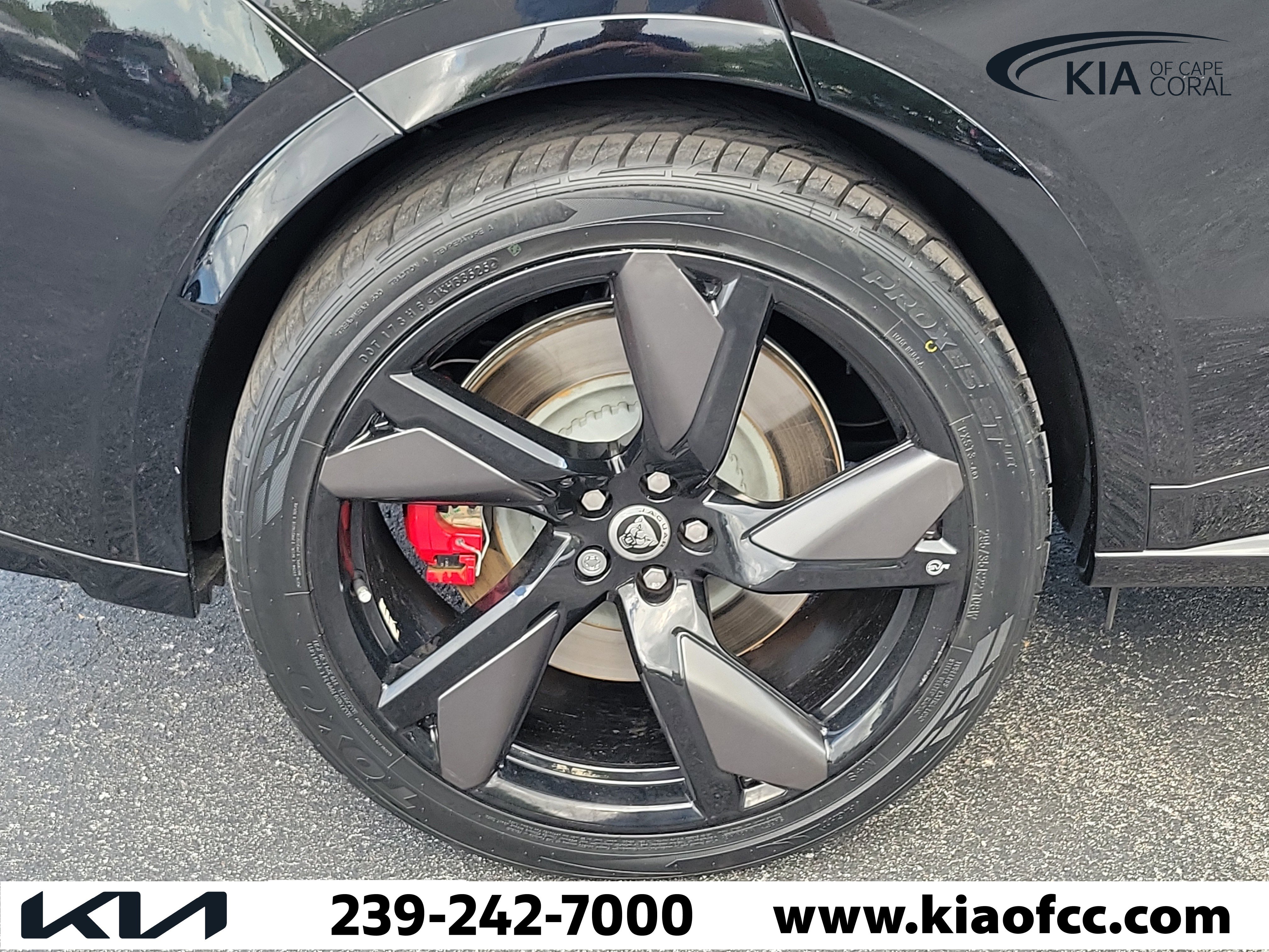 Used 2024 Jaguar F-PACE SVR image 9