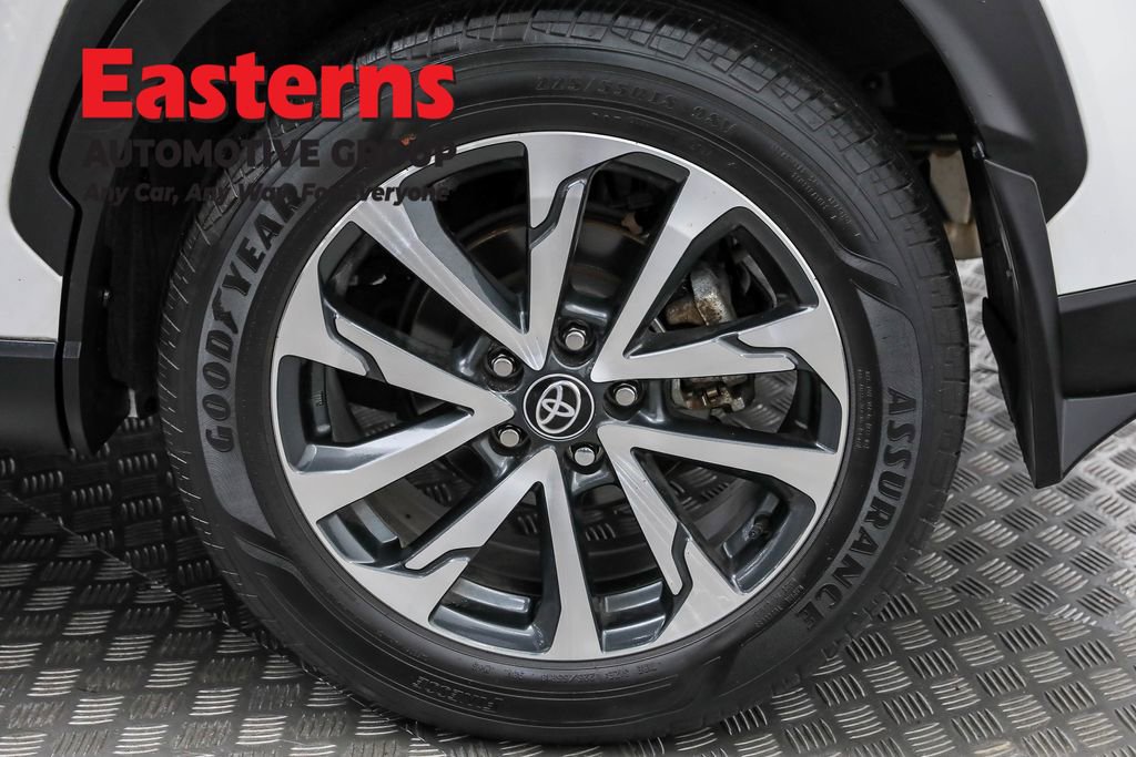 Used 2022 Toyota Corolla Cross XLE w/ Convenience Package image 30