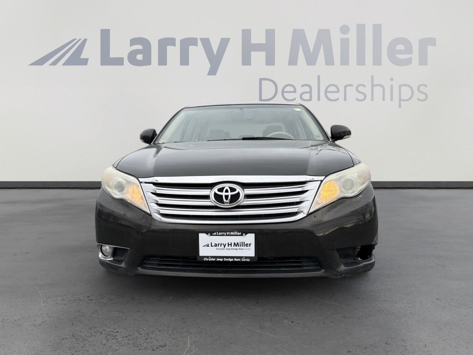 Used 2012 Toyota Avalon Base image 3