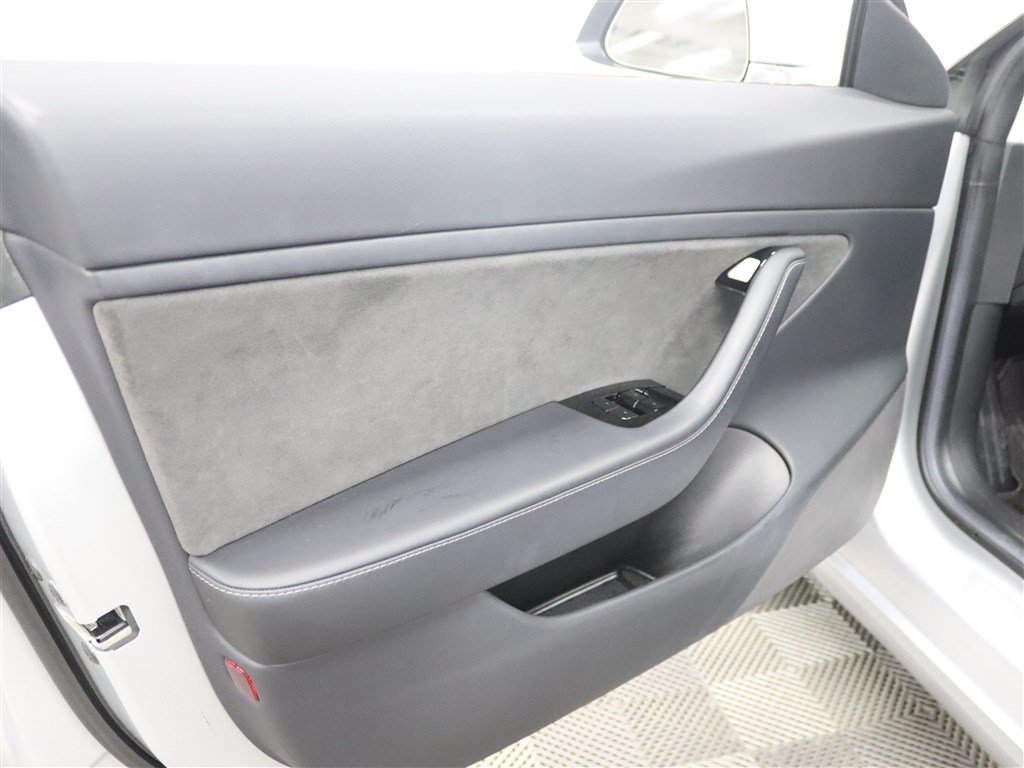 Used 2018 Tesla Model 3 Long Range RWD image 14
