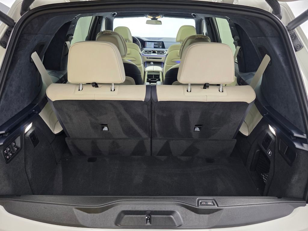 Used 2022 BMW X7 xDrive40i w/ M Sport Package AWD/4WD image 19
