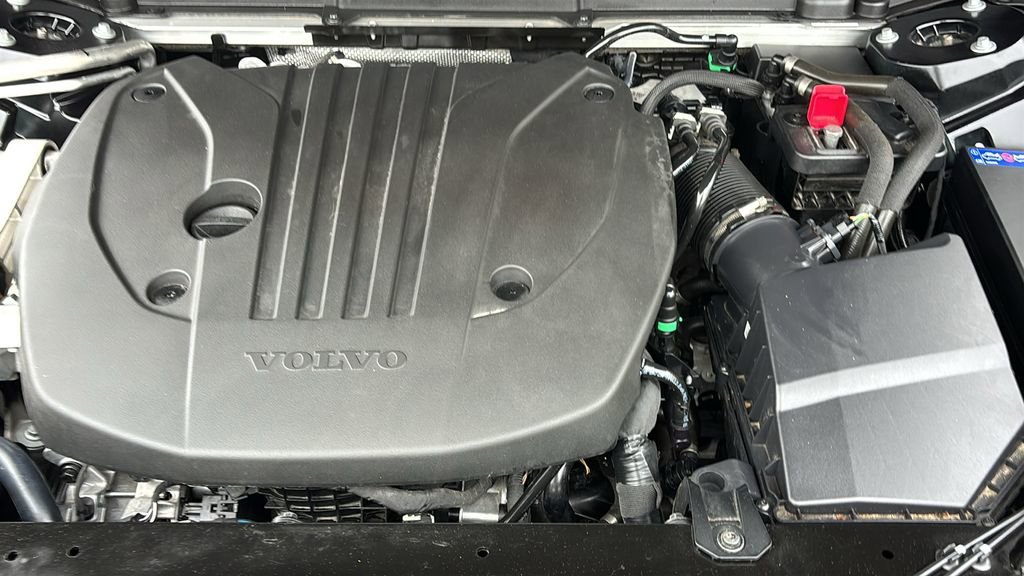 Used 2025 Volvo XC60 B5 Core AWD/4WD image 31
