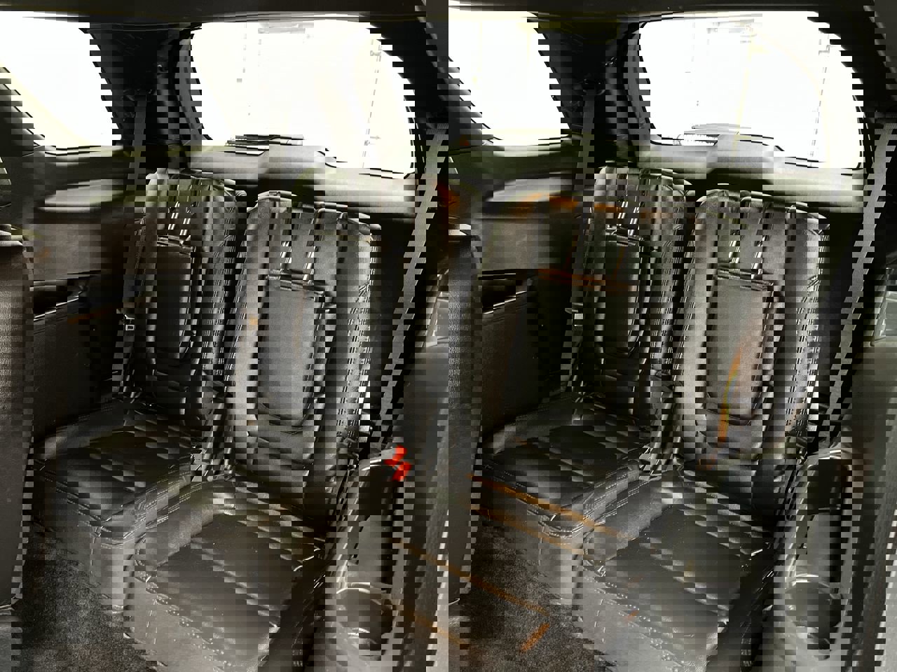 Used 2018 Ford Explorer XLT w/ Equipment Group 202A AWD/4WD image 13