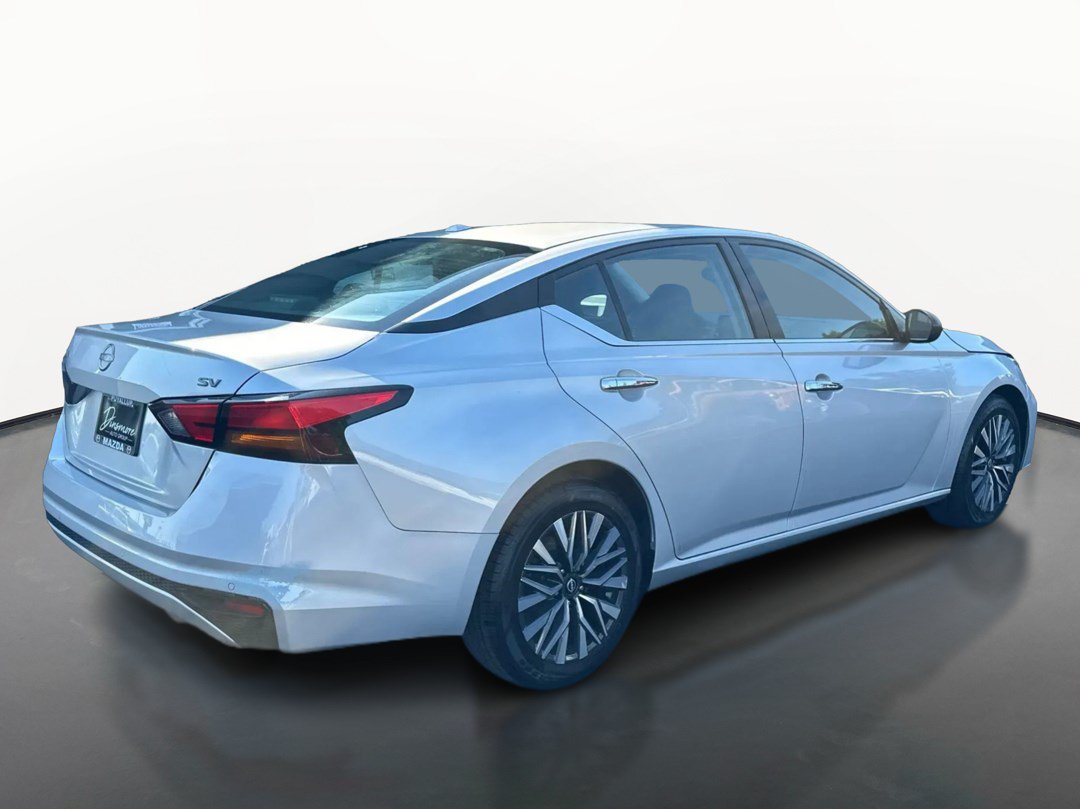 Used 2024 Nissan Altima 2.5 SV FWD image 3