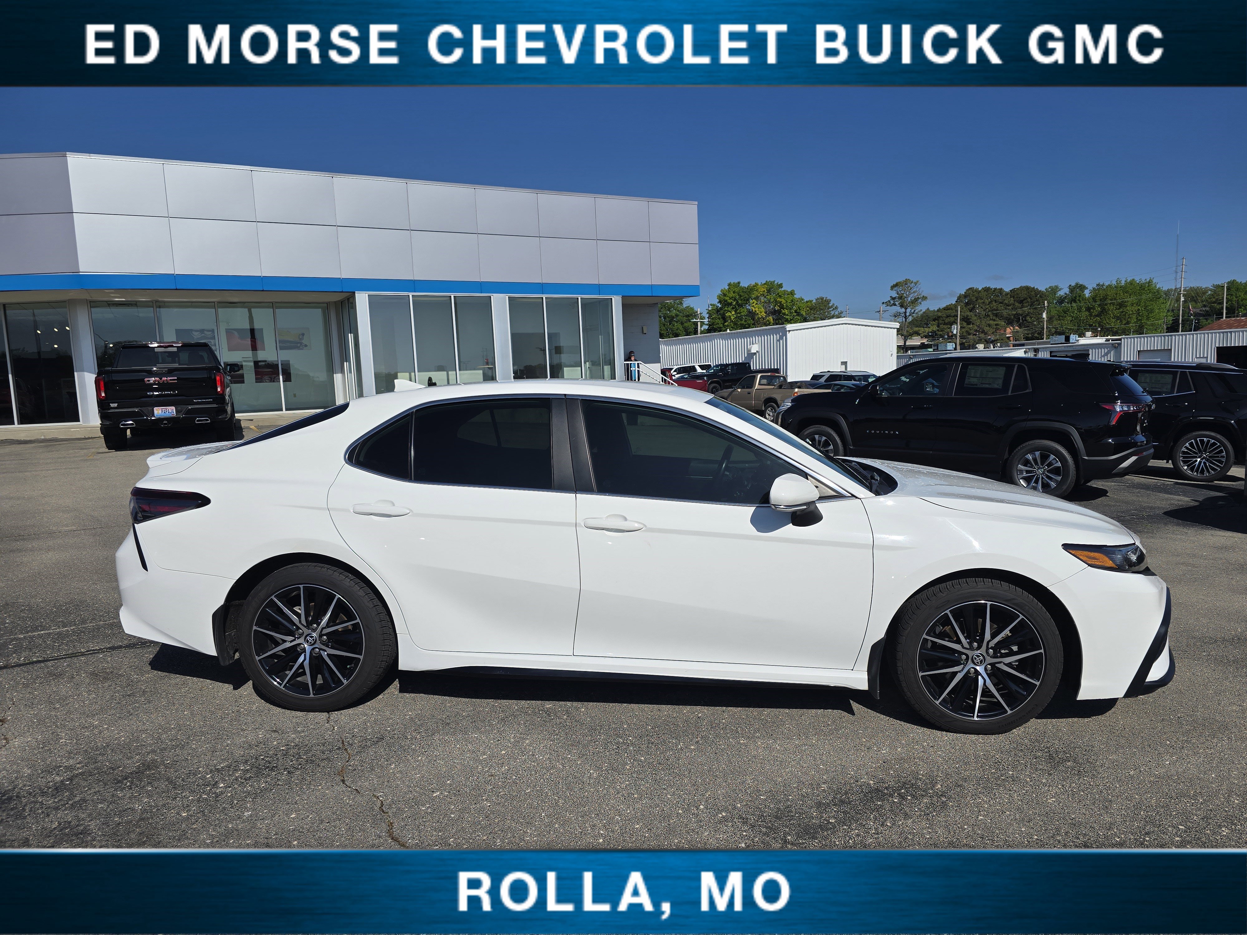 Used 2024 Toyota Camry SE FWD image 2