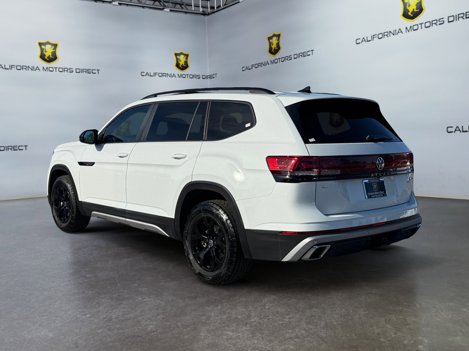 Used 2025 Volkswagen Atlas Peak Edition SE image 3