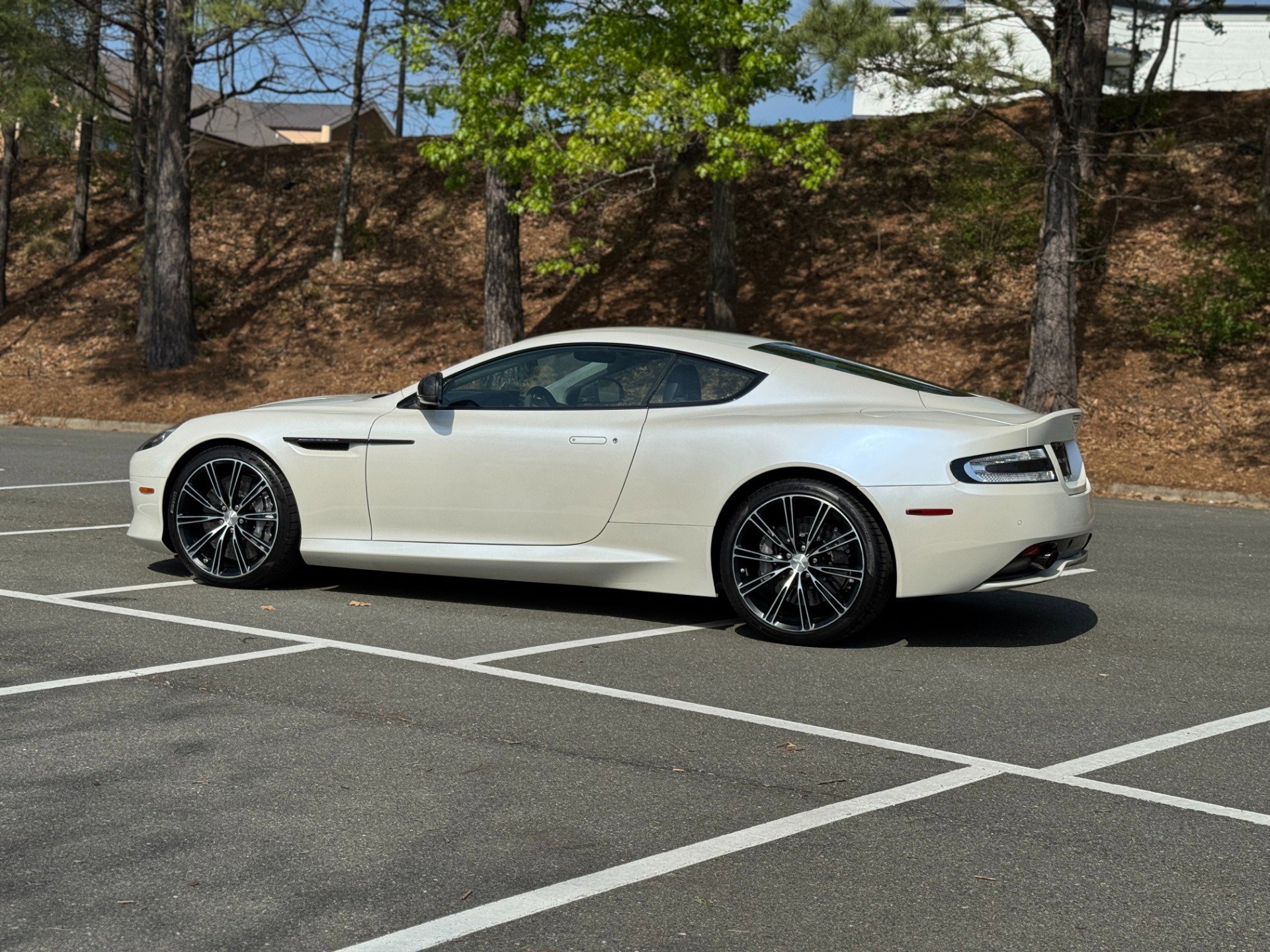 Used 2015 Aston Martin DB9 Coupe image 9