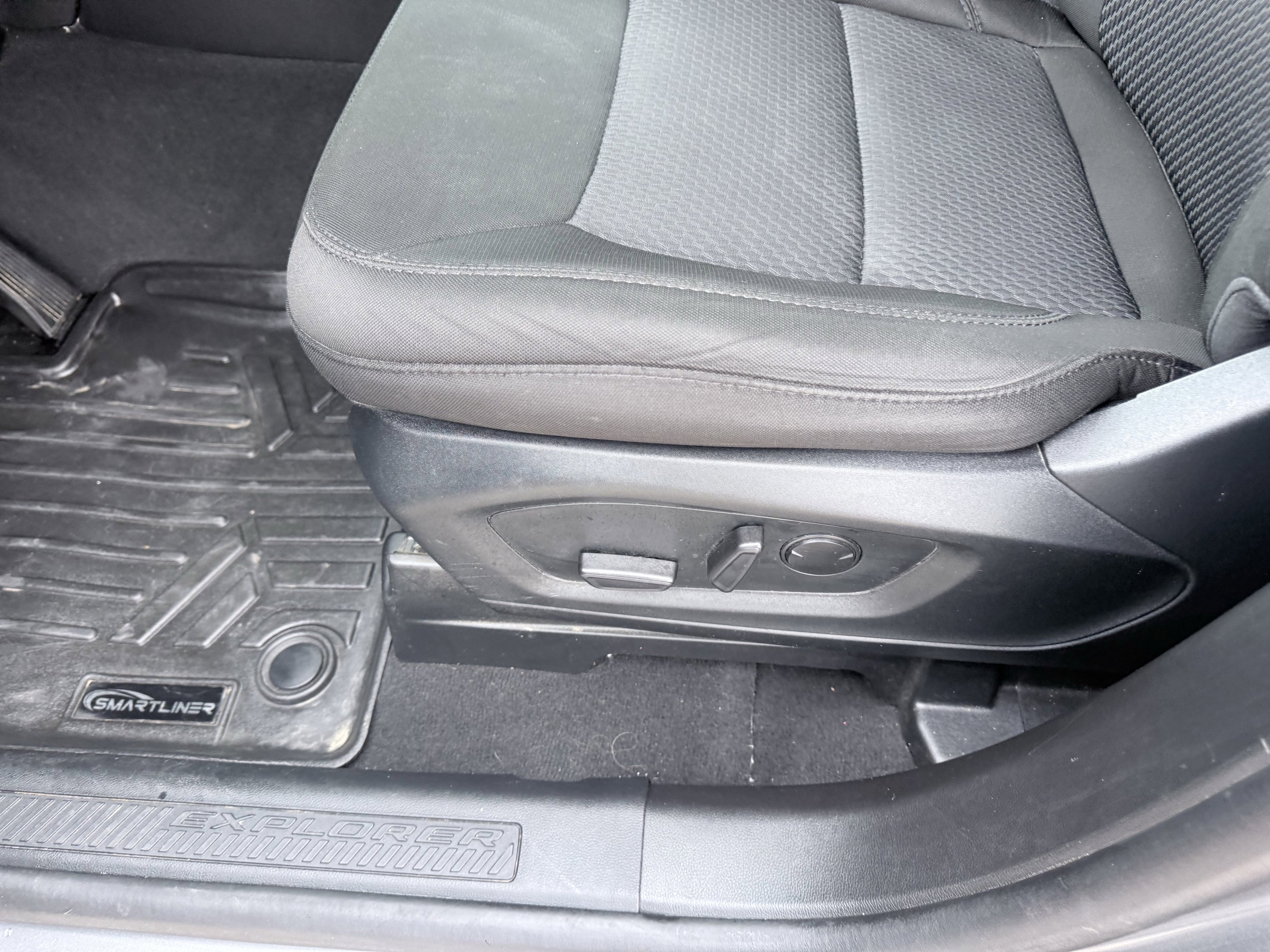 Used 2022 Ford Explorer XLT image 27