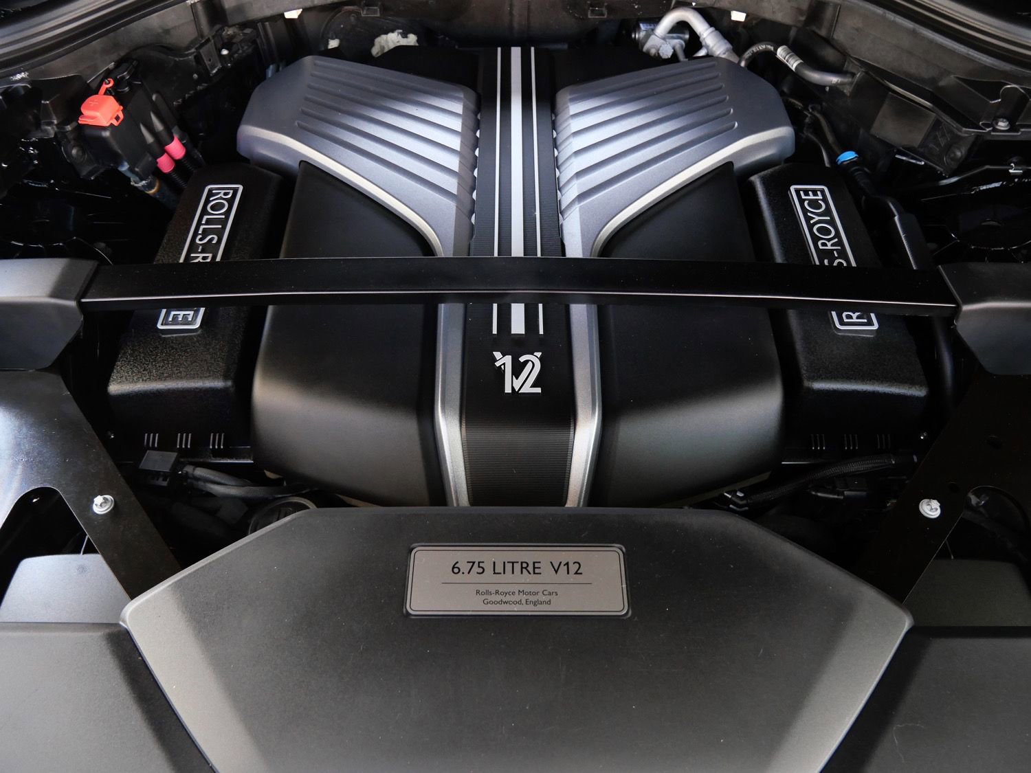 Certified 2022 Rolls-Royce Cullinan Black Badge w/ Dark Exterior Package AWD/4WD image 33