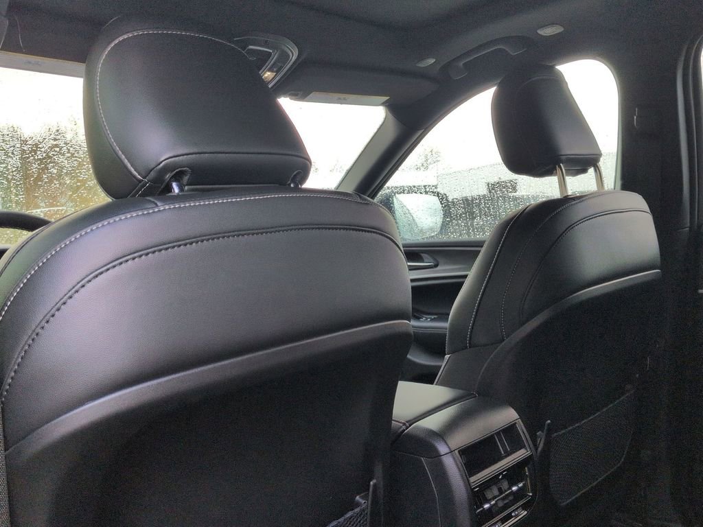 New 2025 Jeep Grand Cherokee Limited w/ Luxury Tech Group II image 17