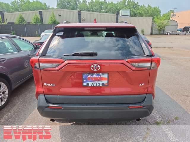 Used 2021 Toyota RAV4 LE FWD image 4