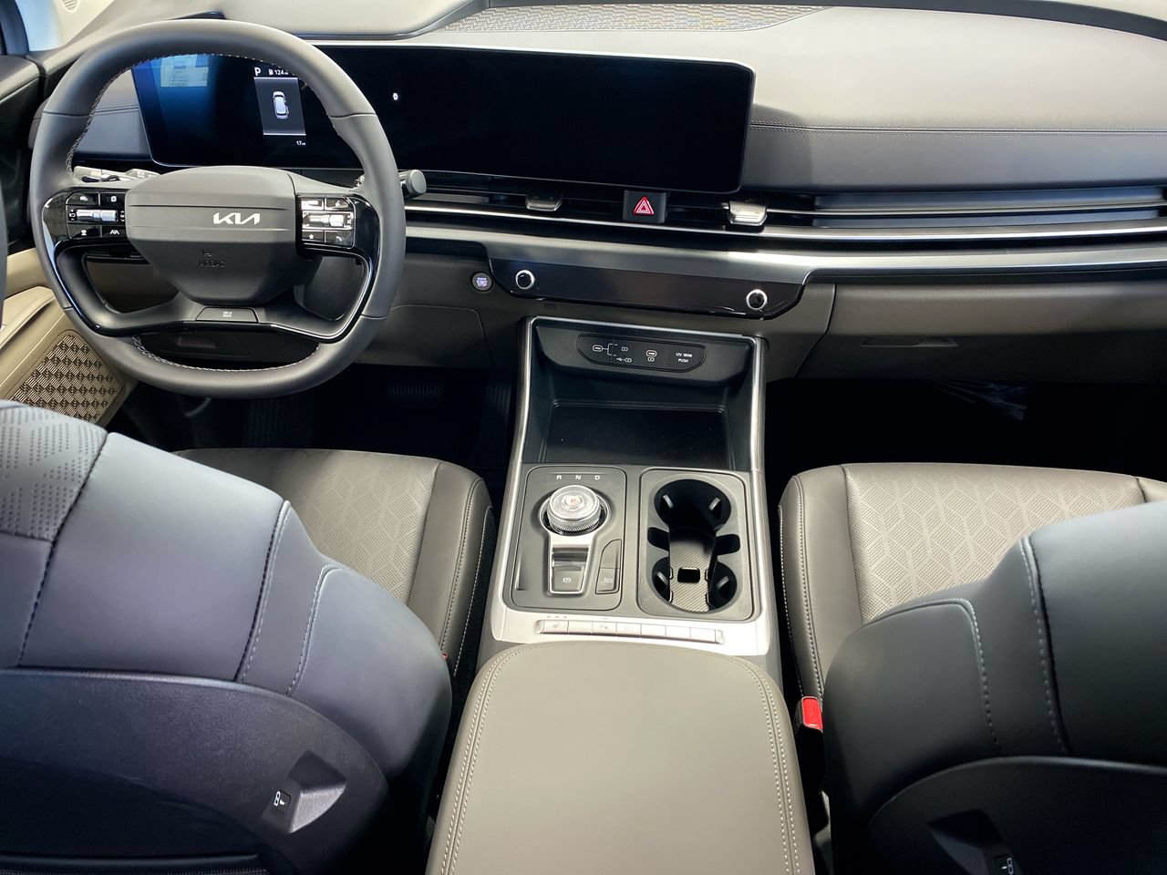 New 2027 Kia Carnival LXS FWD image 32