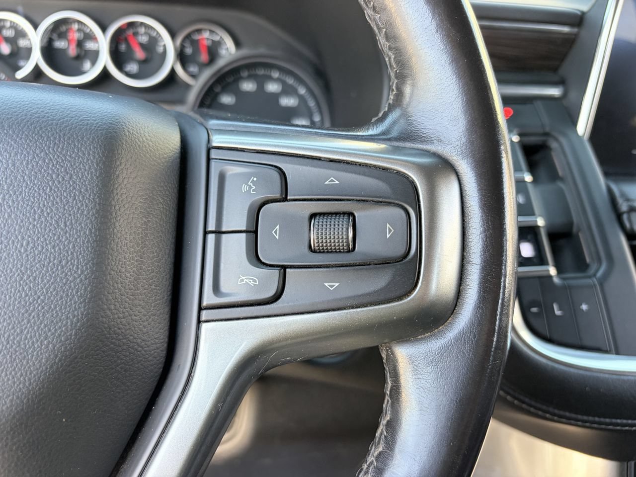 Used 2021 Chevrolet Suburban LS RWD image 22