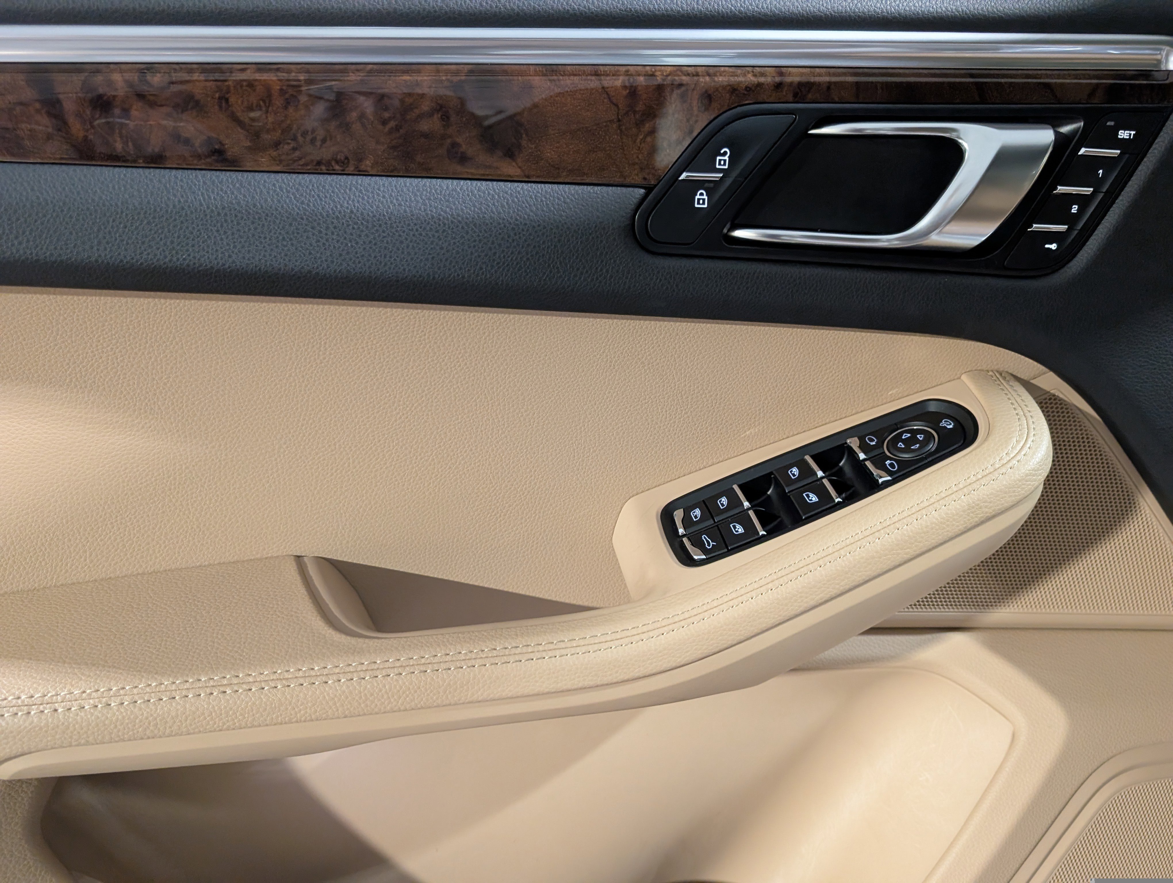 Certified 2023 Porsche Macan S AWD/4WD image 20