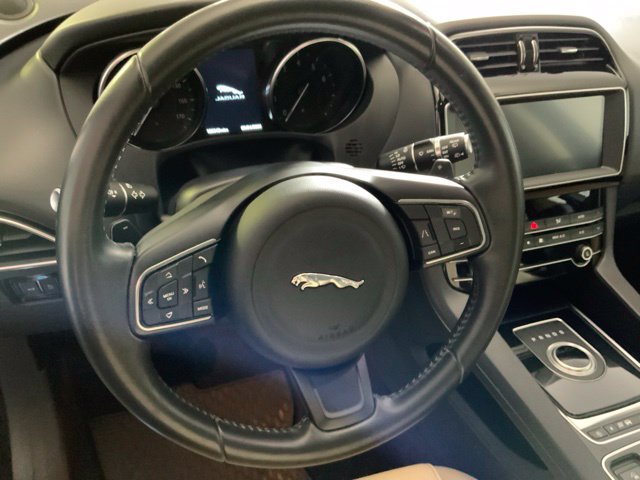 Used 2020 Jaguar F-PACE Premium AWD/4WD image 15