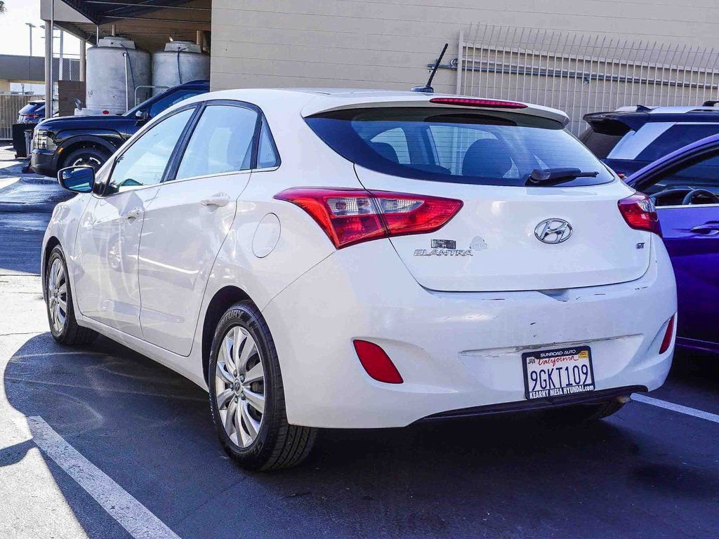 Used 2017 Hyundai Elantra GT image 4