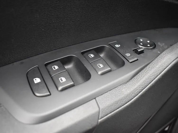 Used 2025 Kia Sportage LX image 21