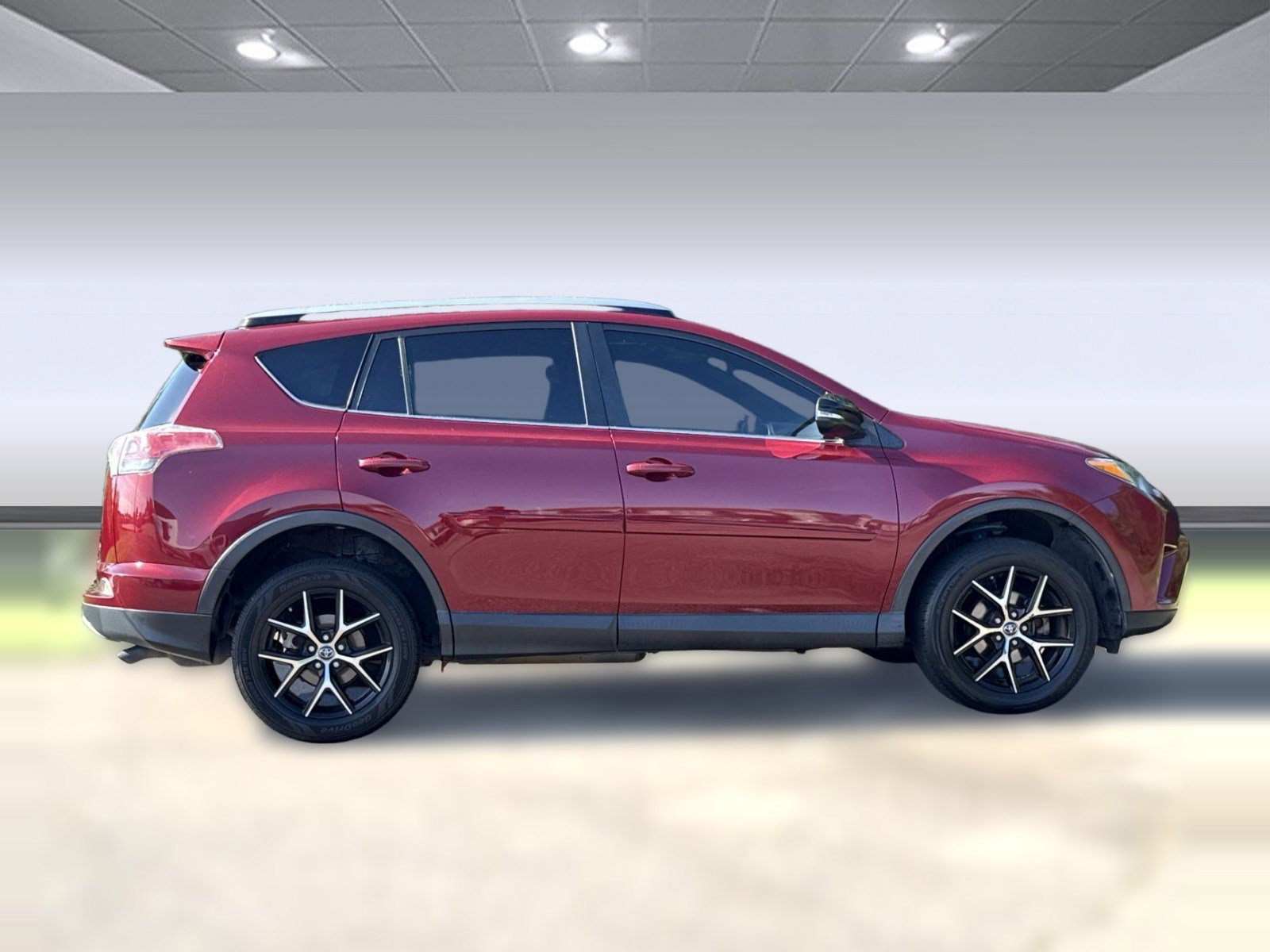 Used 2018 Toyota RAV4 SE w/ Power Extra Value Package image 25