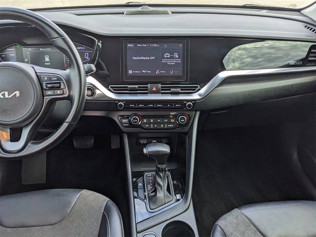 Certified 2022 Kia Niro EX image 18