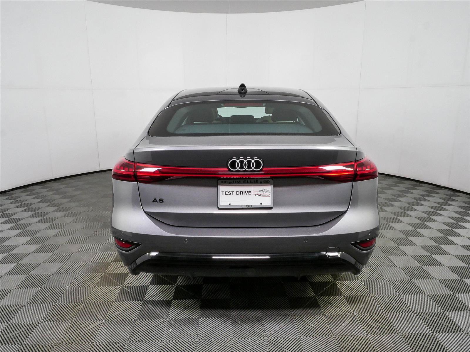 Used 2025 Audi A6 e-tron Premium w/ Ultra Package RWD image 29