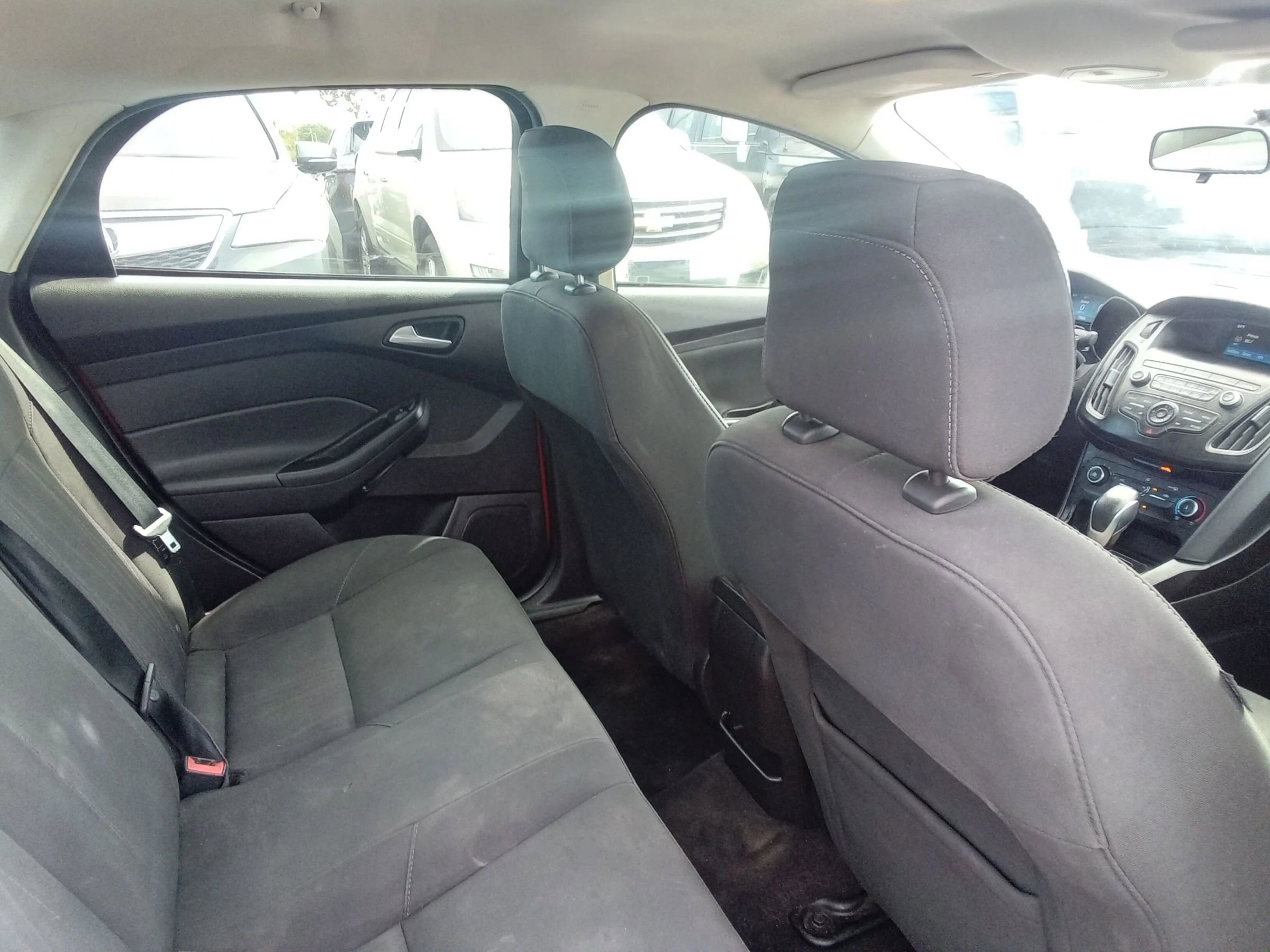 Used 2018 Ford Focus SE w/ SE Appearance Package FWD image 16