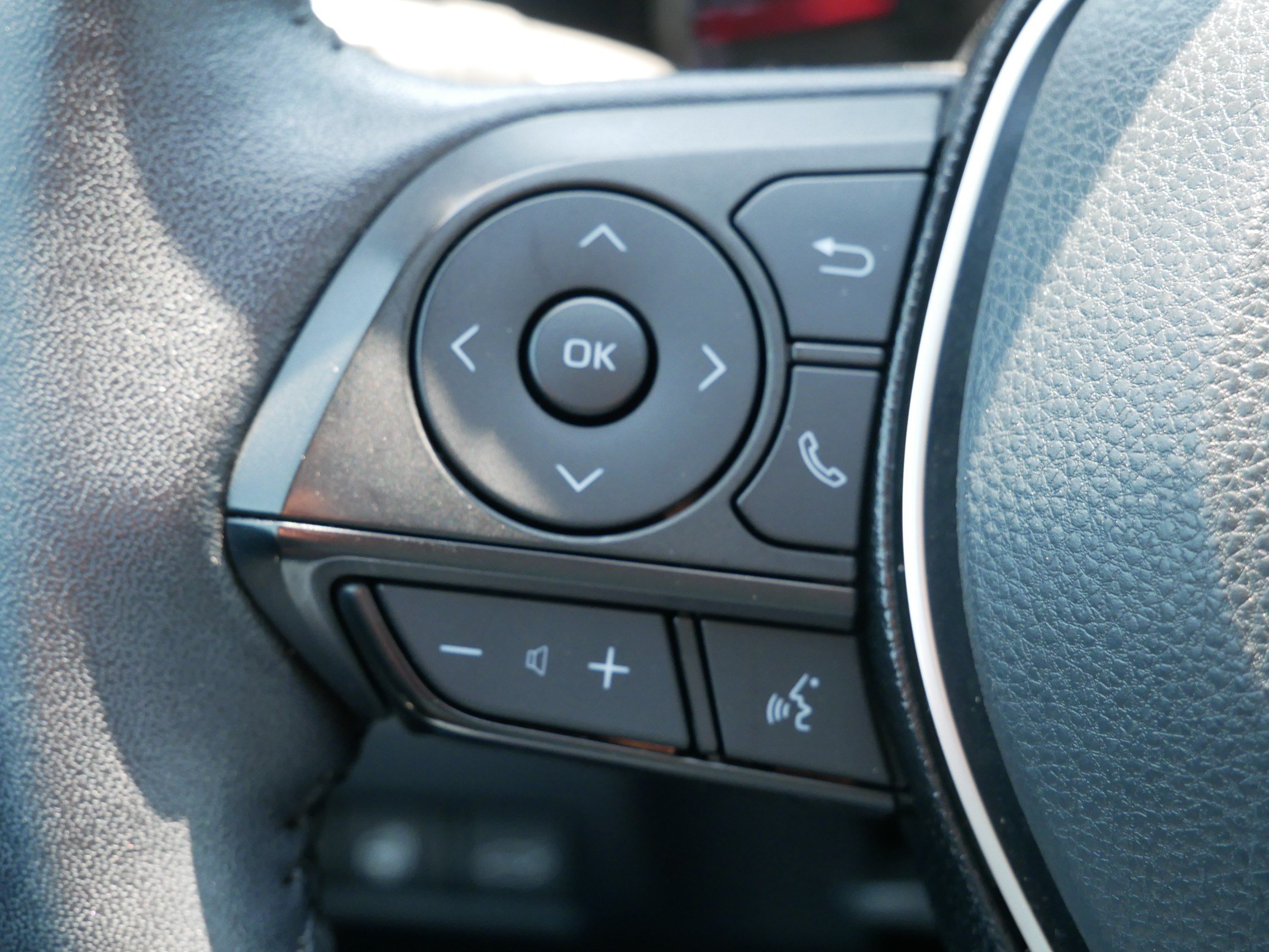 Used 2021 Toyota RAV4 XLE Premium AWD/4WD image 31