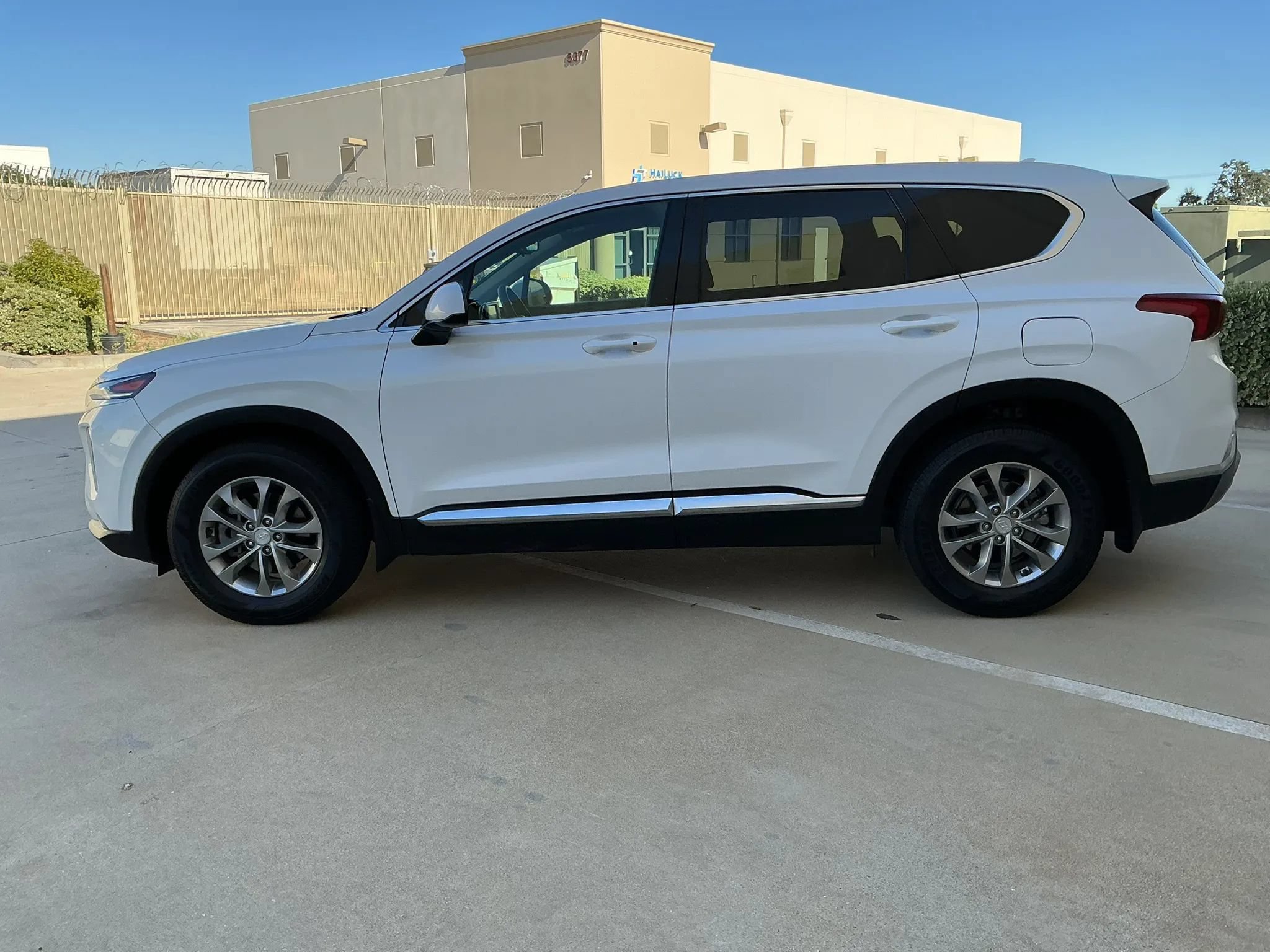 Used 2019 Hyundai Santa Fe SEL FWD image 8