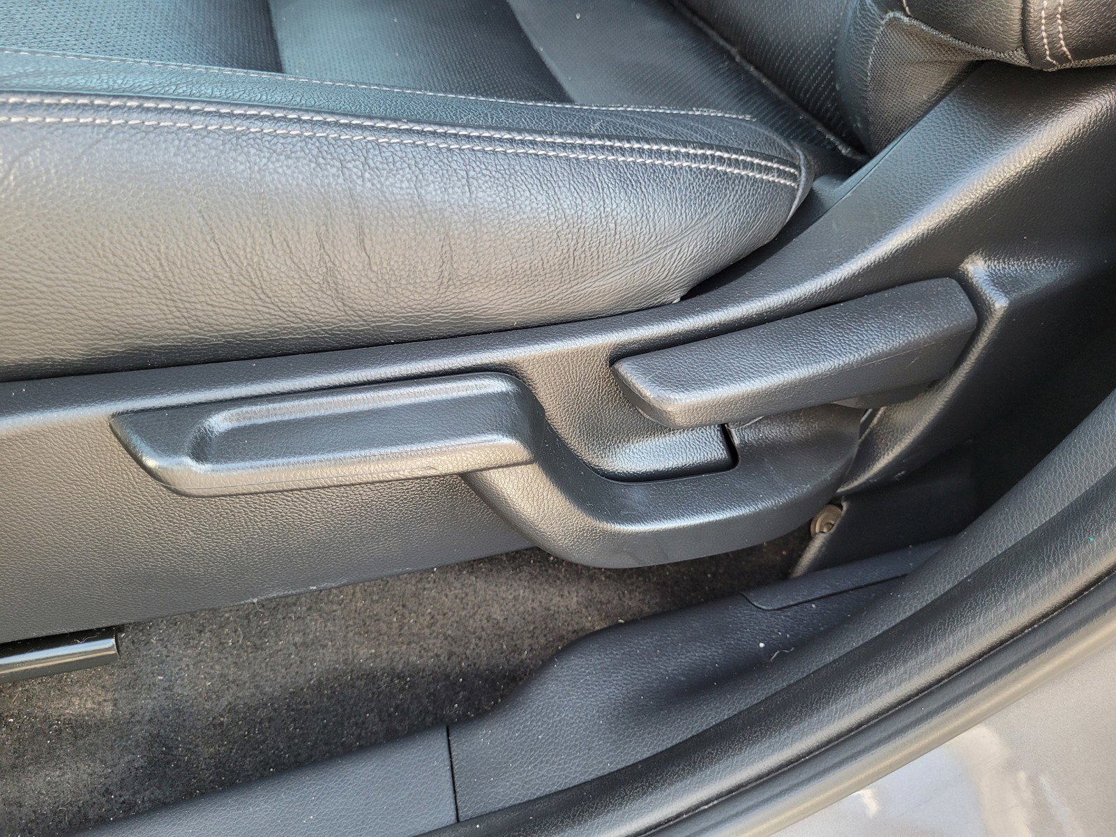 Used 2021 Honda HR-V EX-L image 11