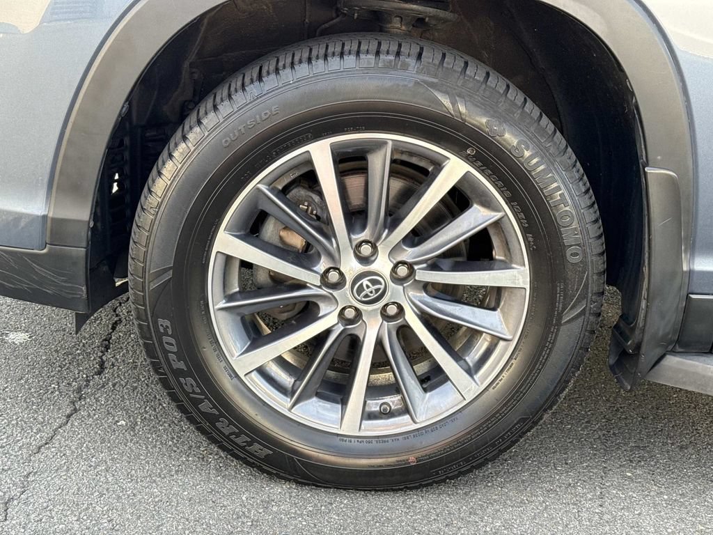 Used 2019 Toyota Highlander XLE AWD/4WD image 8