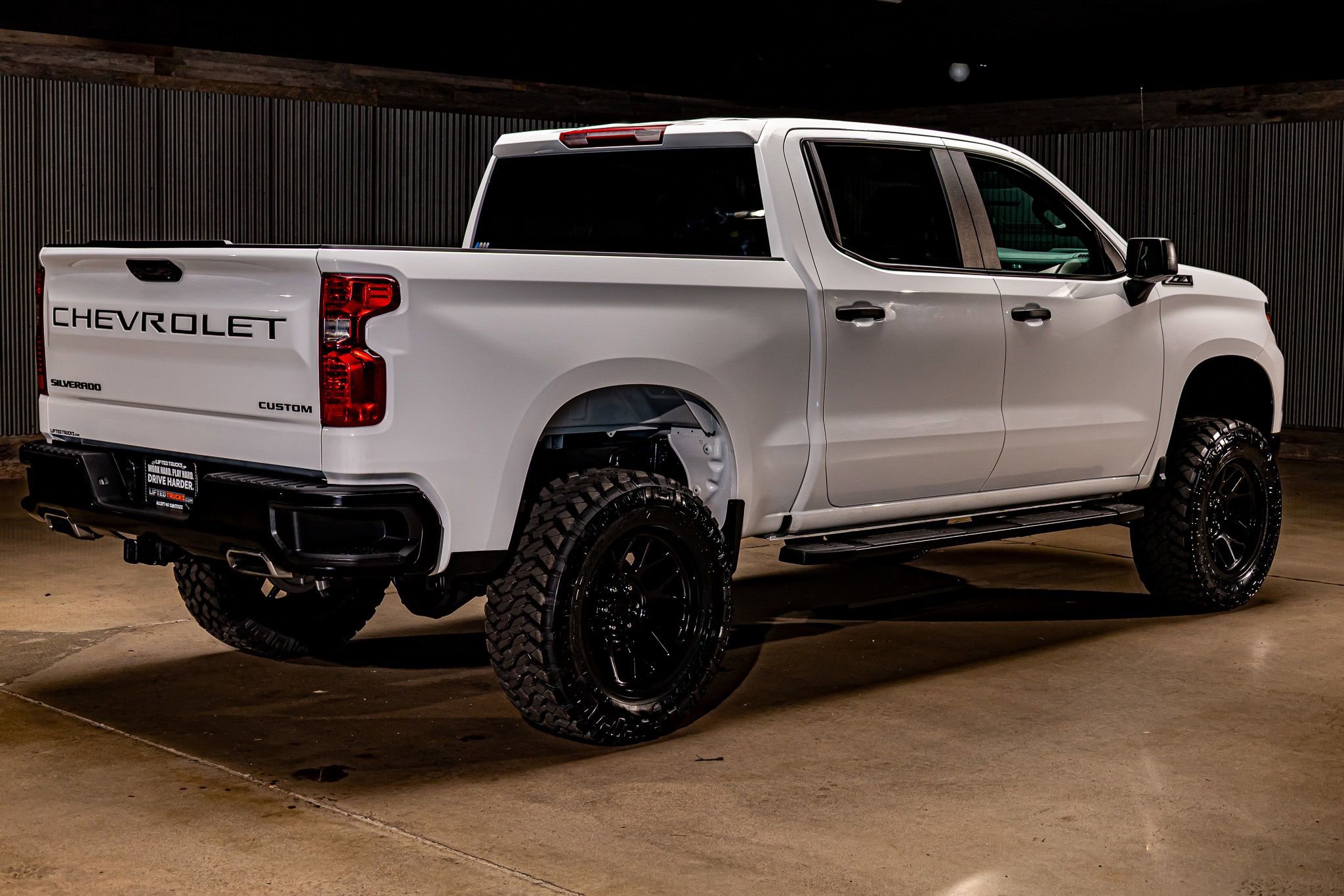 Used 2025 Chevrolet Silverado 1500 Custom Trail Boss w/ LPO, Dark Essentials Package image 10