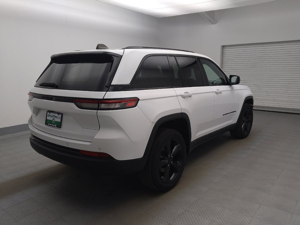 Used 2023 Jeep Grand Cherokee Altitude RWD image 9