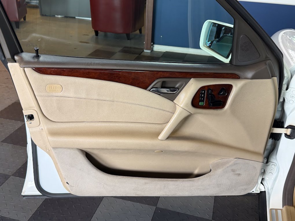 Used 1996 Mercedes-Benz E 300 Sedan image 21
