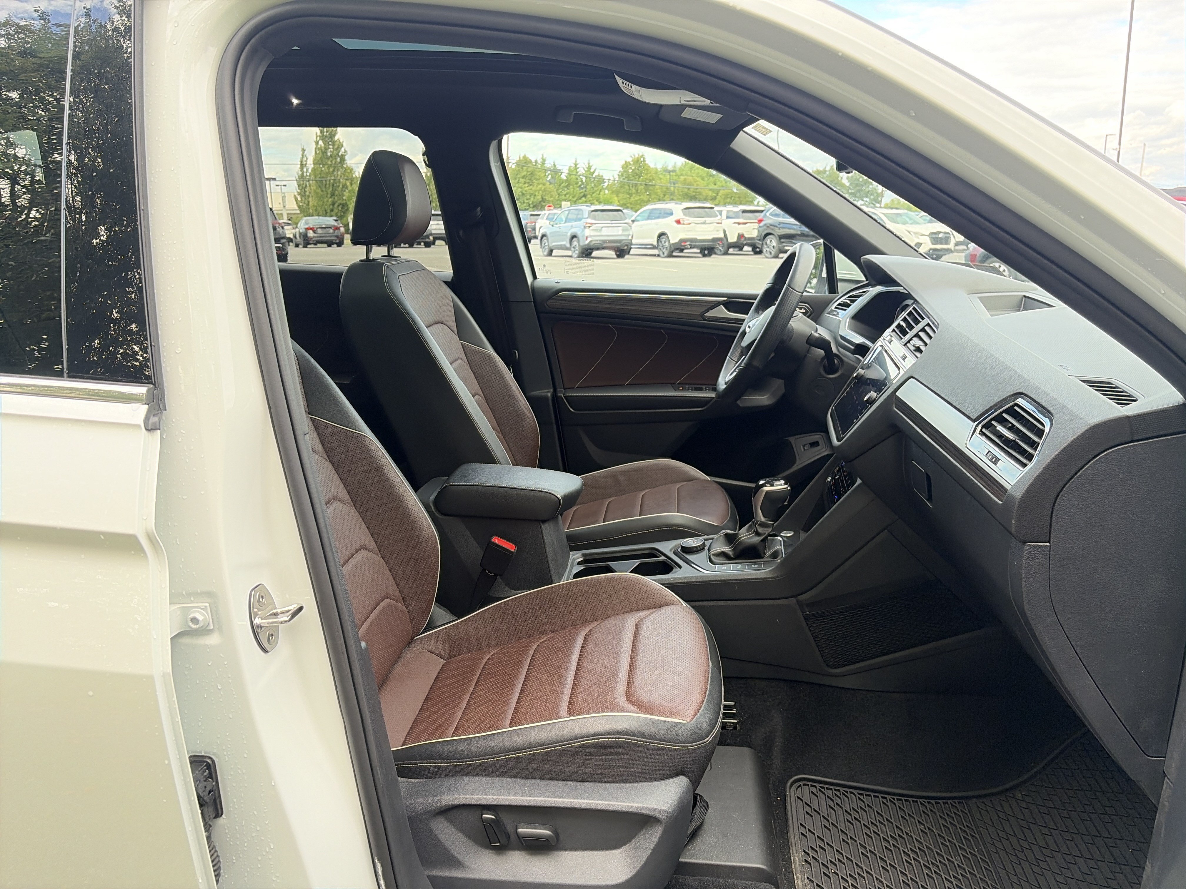 Certified 2024 Volkswagen Tiguan SEL R-Line AWD/4WD image 29