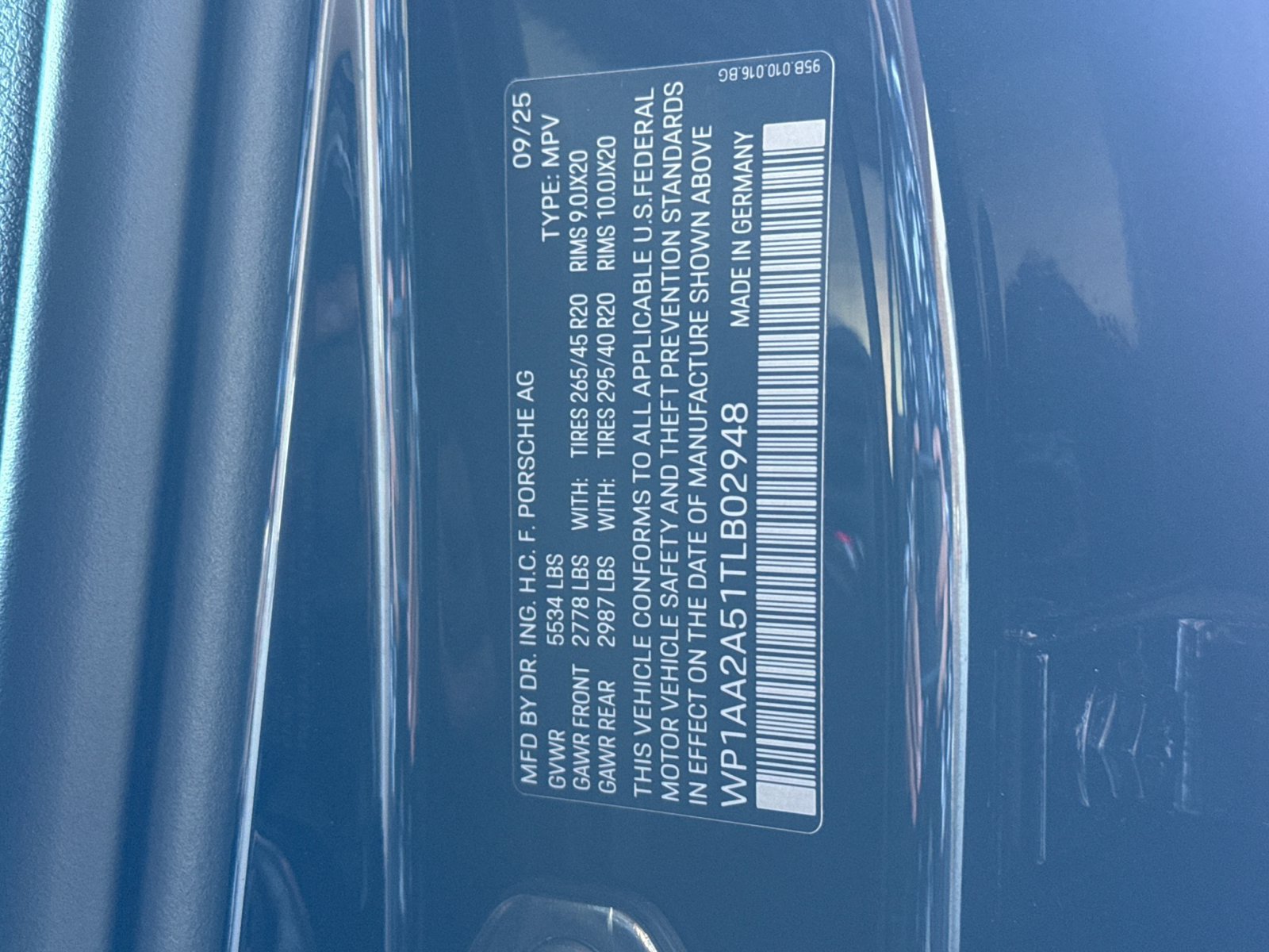 Certified 2026 Porsche Macan AWD/4WD image 33