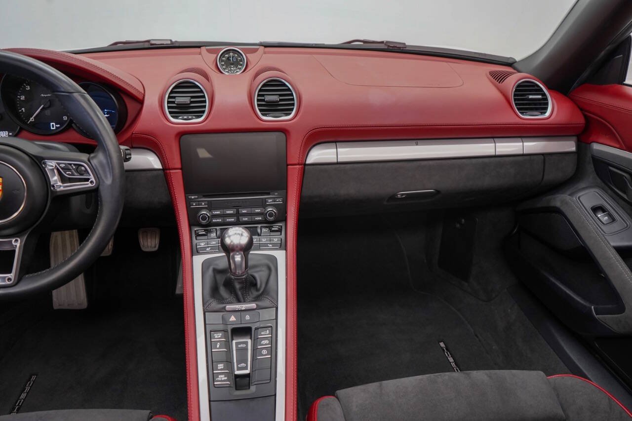 Used 2020 Porsche 718 Boxster Spyder RWD image 58