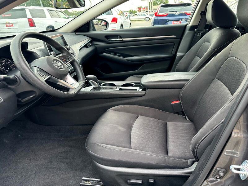 Used 2023 Nissan Altima 2.5 SV image 9