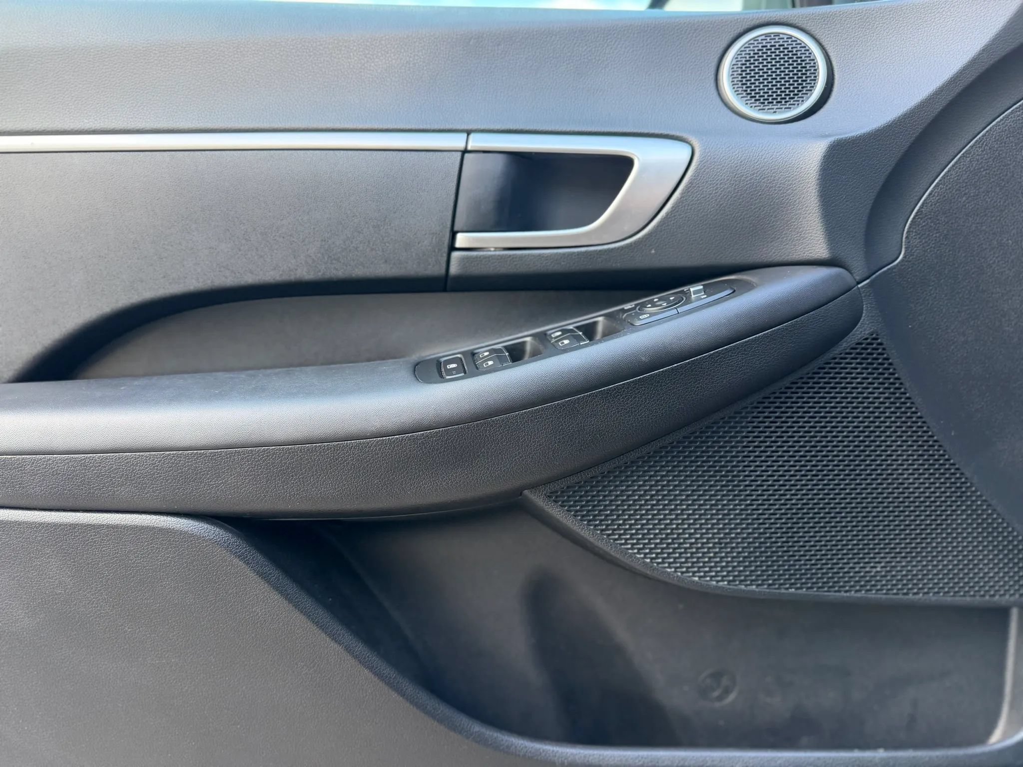 Used 2023 Hyundai Sonata SE w/ Preferred Accessory Package FWD image 6