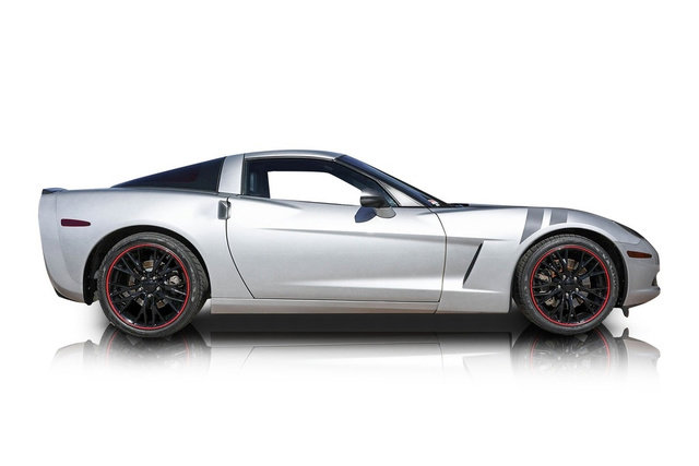 Used 2010 Chevrolet Corvette Coupe w/ 1LT RWD image 2