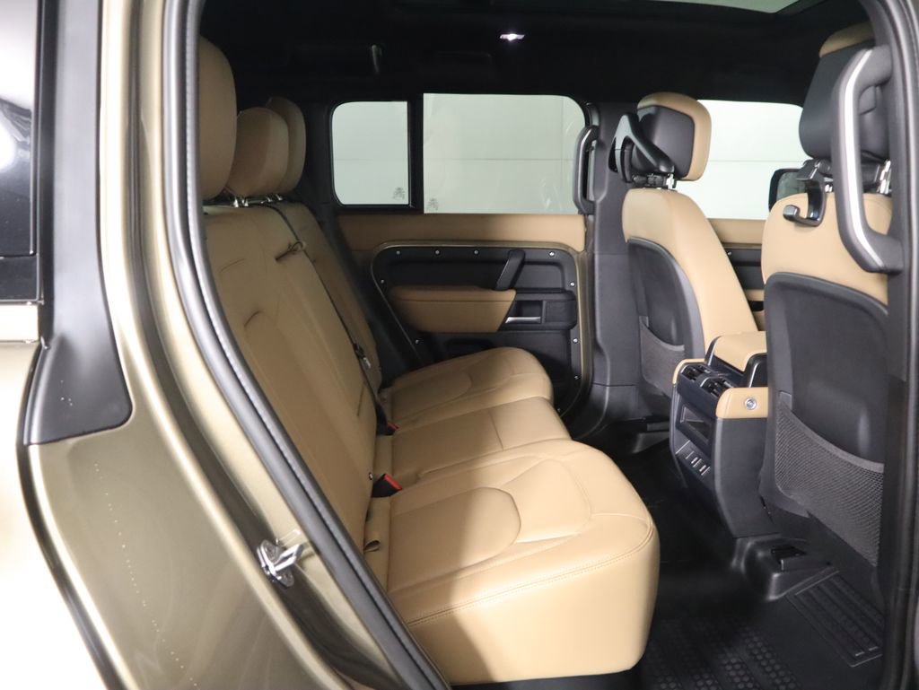 New 2026 Land Rover Defender 110 X-Dynamic SE image 24