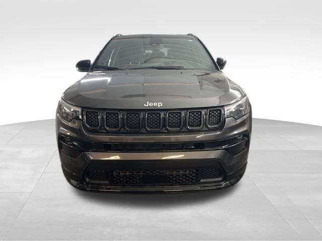 Used 2023 Jeep Compass Limited w/ Elite Group AWD/4WD image 2