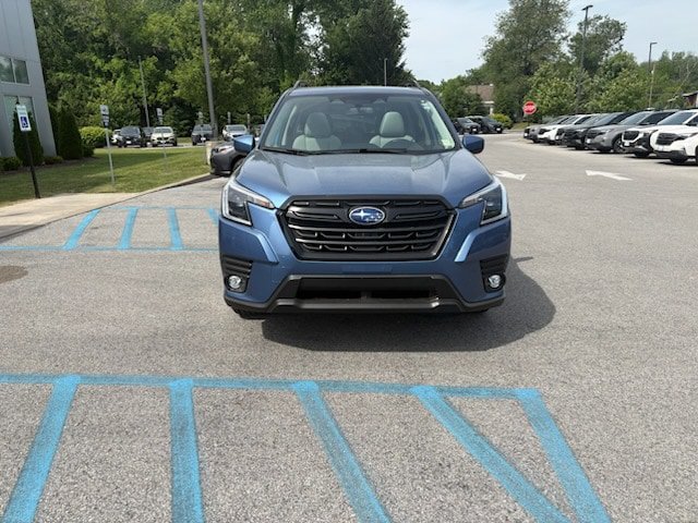 Used 2024 Subaru Forester Premium AWD/4WD image 3