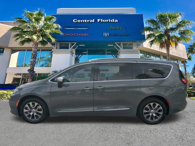 Used 2023 Chrysler Pacifica Pinnacle FWD image 8