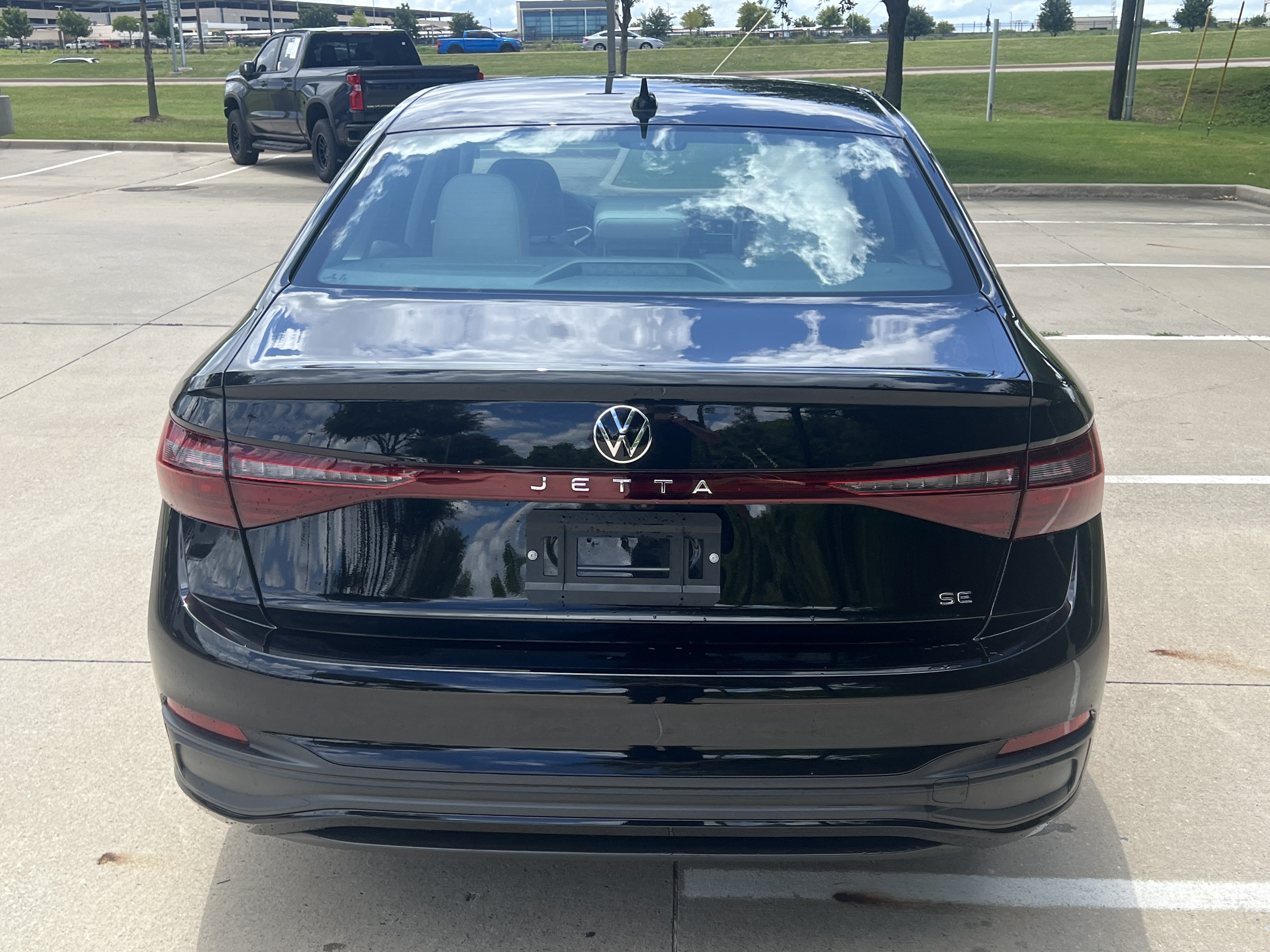 Used 2026 Volkswagen Jetta SE w/ Black Wheel Package FWD image 9