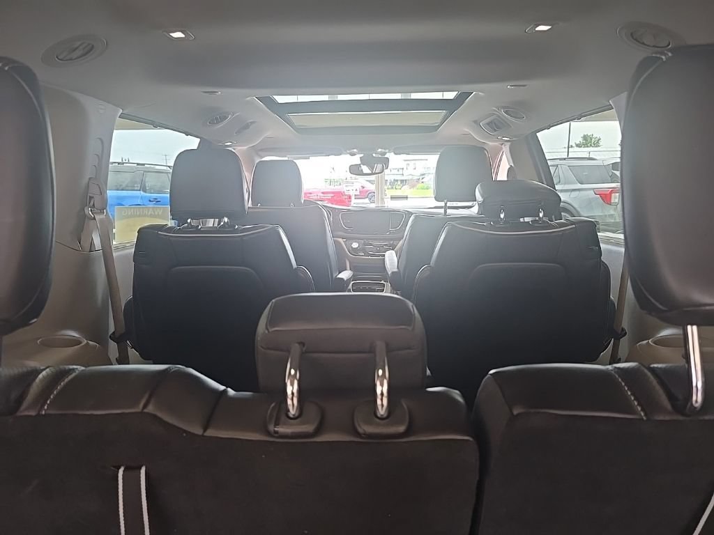 Used 2024 Chrysler Pacifica Limited FWD image 39