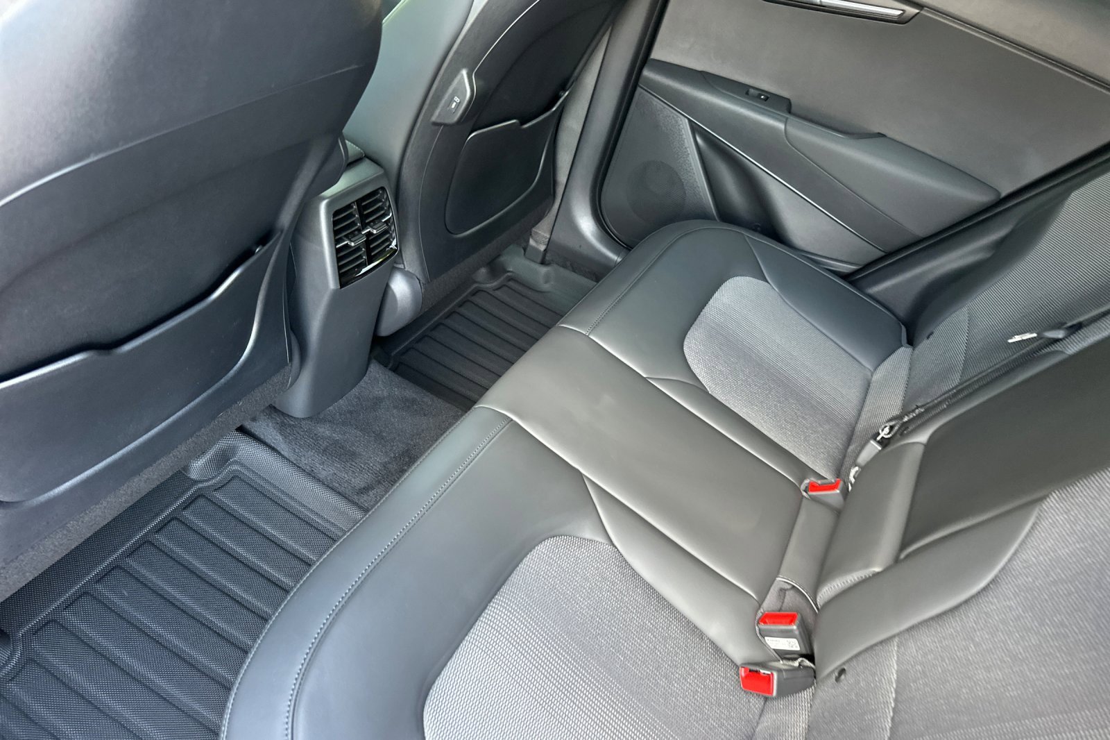 New 2025 Kia Niro EX image 8