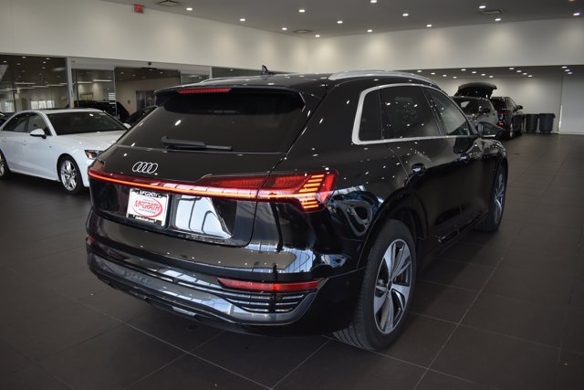 Used 2024 Audi Q8 e-tron Premium Plus AWD/4WD image 7