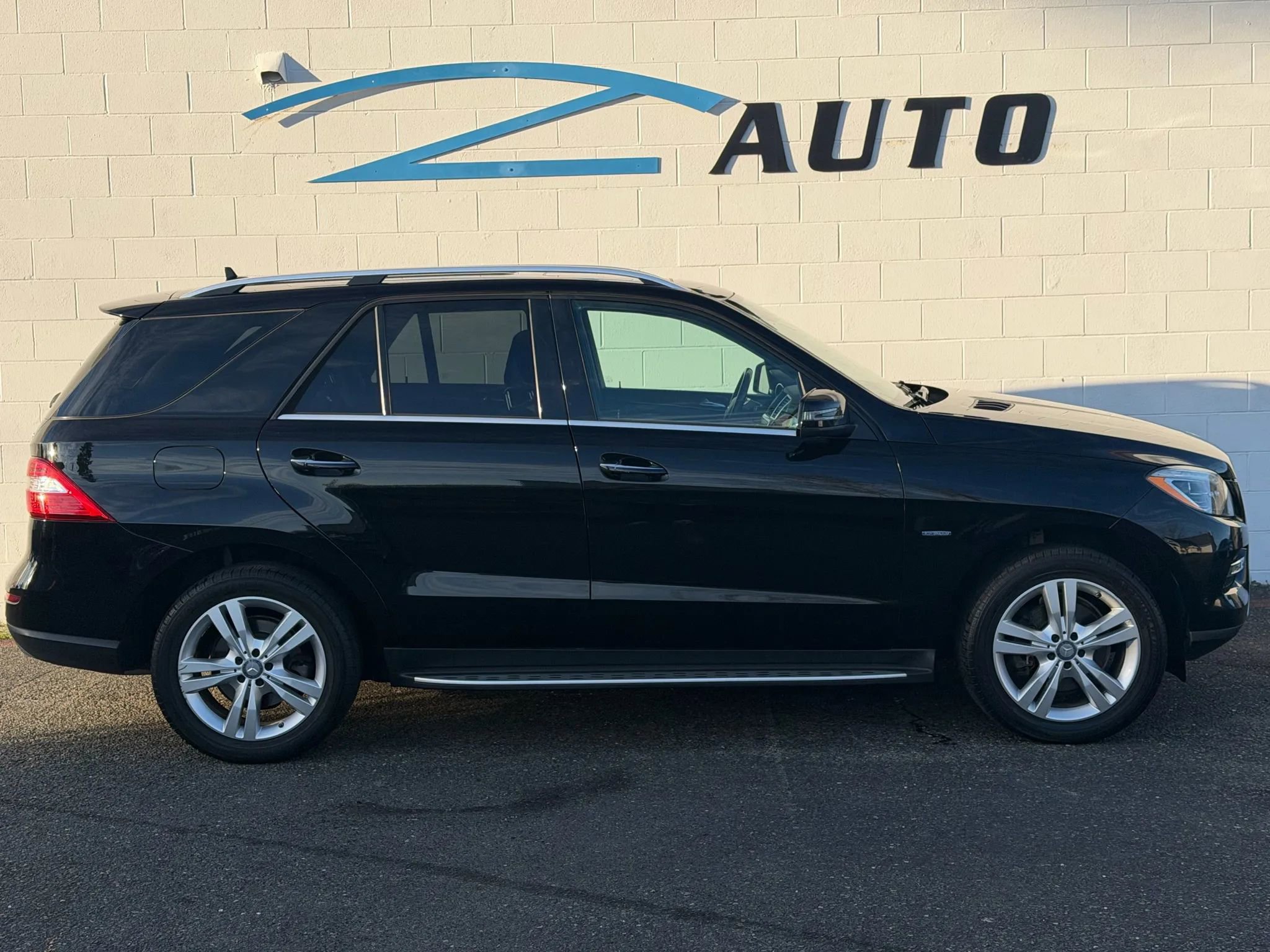 Used 2012 Mercedes-Benz ML 350 BlueTEC 4MATIC image 3