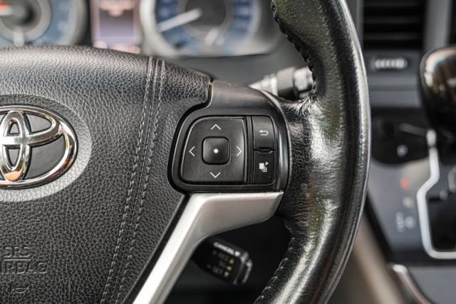Used 2015 Toyota Sienna XLE w/ XLE Navigation Package FWD image 30