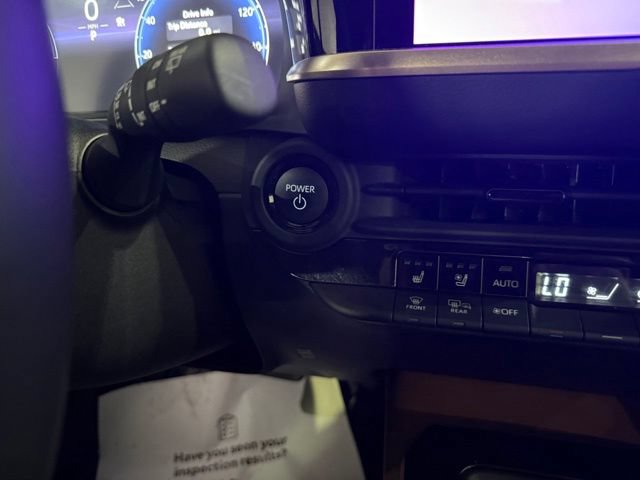 Used 2025 Toyota Crown Signia AWD/4WD image 18