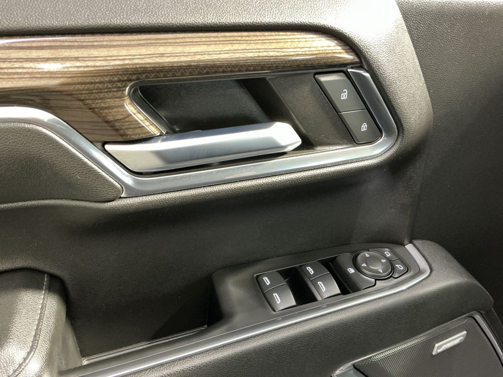 Used 2024 Chevrolet Silverado 1500 LT Trail Boss w/ Convenience Package II AWD/4WD image 16